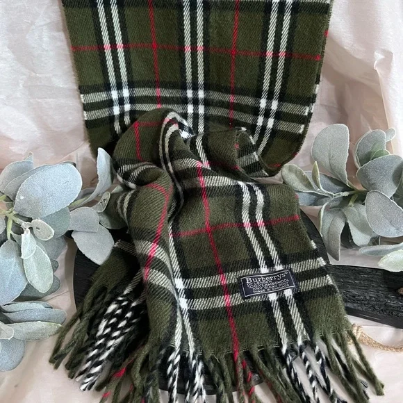 MINT Vintage Burberrys of London Lambswool Scarf Olive Green Nova Check - Picture 8 of 9